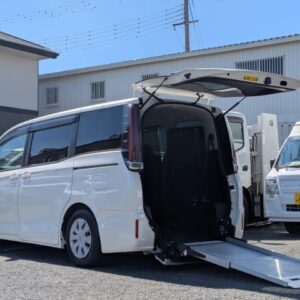 2021 Toyota Noah white gasoline used car Japan export