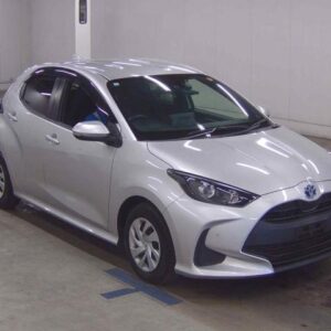 2021 Toyota Yaris silver gasoline used car Japan export