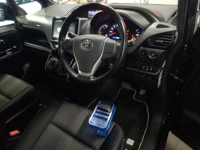 Ref:AUX-25123399 TOYOTA VOXY 2018 3 Ref:AUX-25123399 TOYOTA VOXY 2018 - Image 3