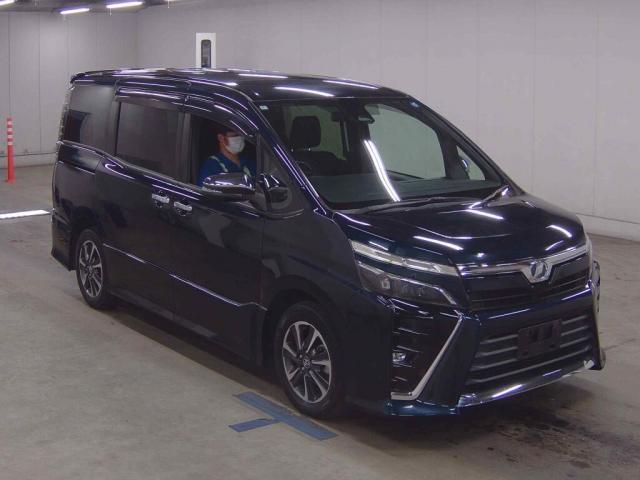 Ref:AUX-25123399 TOYOTA VOXY 2018 1 2018 Toyota Voxy black gasoline used car Japan export