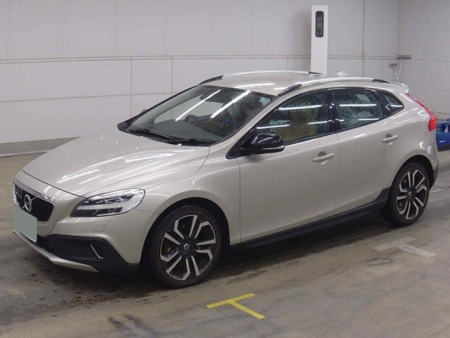 Ref:AUX-25127834 VOLVO V40 2018 1 2018 Volvo V40 gold gasoline used car Japan export