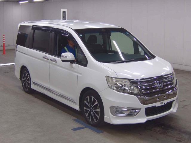 Ref:AUX-25132330 HONDA STEPWAGON SPADA 2015 1 2015 Honda Stepwagon Spada pearl gasoline used car Japan export