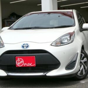 2020 Toyota Aqua pearl gasoline used car Japan export
