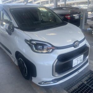 2024 Toyota Sienta pearl hybrid used car Japan export