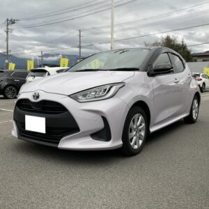 2022 Toyota Yaris pink hybrid used car Japan export
