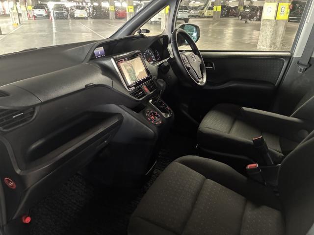 Ref:AUX-25163321 TOYOTA VOXY 2016 11 Ref:AUX-25163321 TOYOTA VOXY 2016 - Image 11
