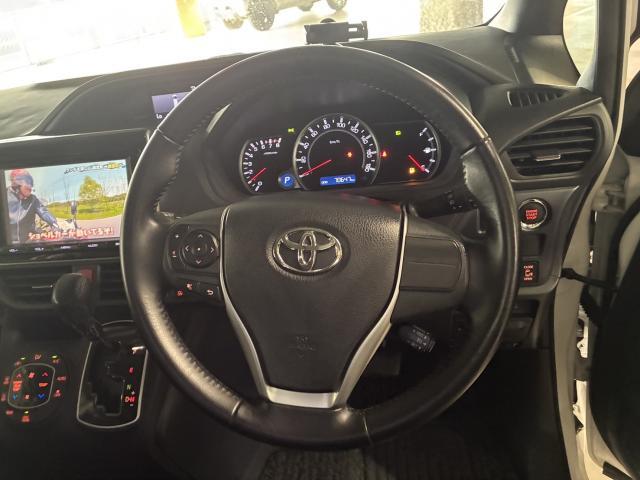 Ref:AUX-25163321 TOYOTA VOXY 2016 16 Ref:AUX-25163321 TOYOTA VOXY 2016 - Image 16