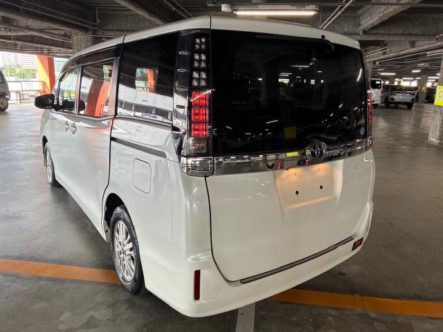 Ref:AUX-25163321 TOYOTA VOXY 2016 10 Ref:AUX-25163321 TOYOTA VOXY 2016 - Image 10