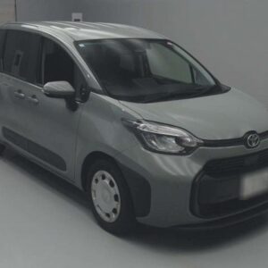 2023 Toyota Sienta green gasoline used car Japan export
