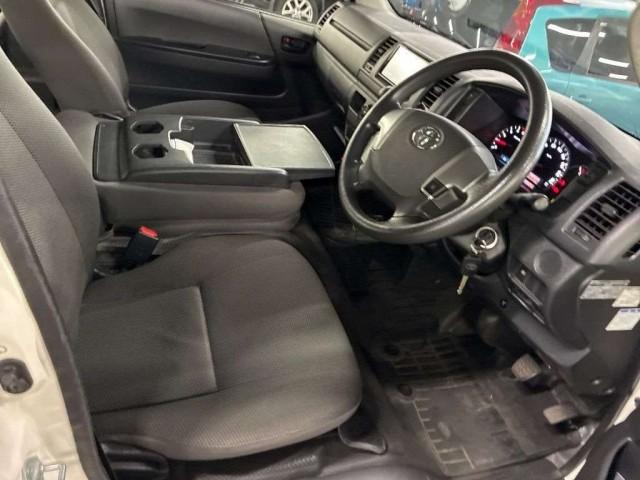 Ref:AUX-25163628 TOYOTA HIACE VAN 2018 4 Ref:AUX-25163628 TOYOTA HIACE VAN 2018 - Image 4