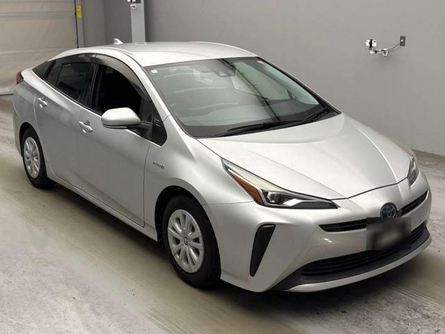 Ref:AUX-25163718 TOYOTA PRIUS 2019 1 2019 Toyota Prius silver gasoline used car Japan export