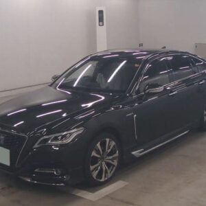 2018 Toyota Crown Hybrid black gasoline used car Japan export