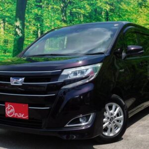 2017 Toyota Noah purple gasoline used car Japan export