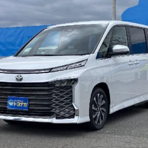 2026 Toyota Voxy pearl gasoline used car Japan export