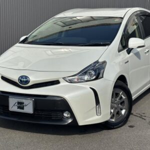 2017 Toyota Prius Alpha pearl hybrid used car Japan export