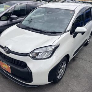 2023 Toyota Sienta pearl gasoline used car Japan export