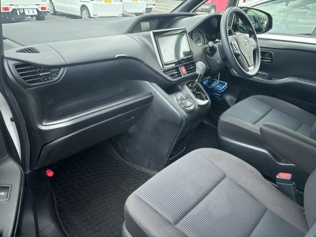 Ref:AUX-25226360 TOYOTA VOXY 2017 7 Ref:AUX-25226360 TOYOTA VOXY 2017 - Image 7