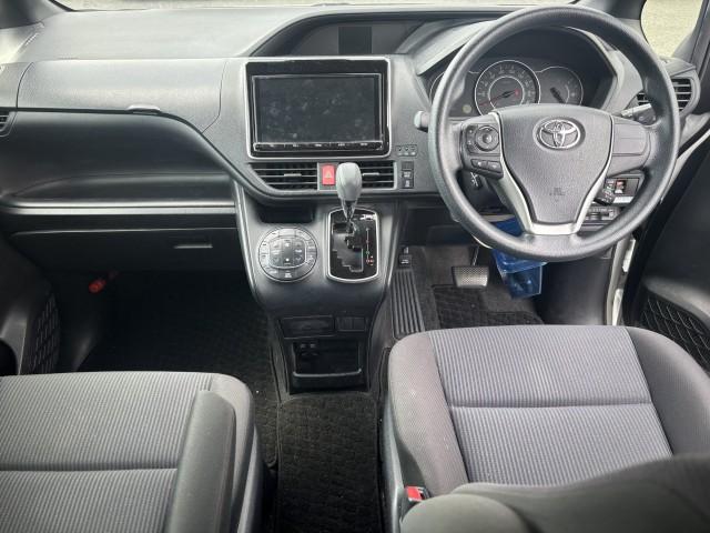 Ref:AUX-25226360 TOYOTA VOXY 2017 8 Ref:AUX-25226360 TOYOTA VOXY 2017 - Image 8