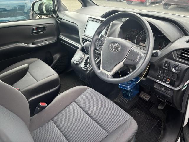 Ref:AUX-25226360 TOYOTA VOXY 2017 9 Ref:AUX-25226360 TOYOTA VOXY 2017 - Image 9
