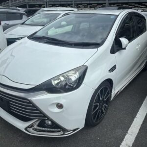 2015 Toyota Aqua pearl gasoline used car Japan export