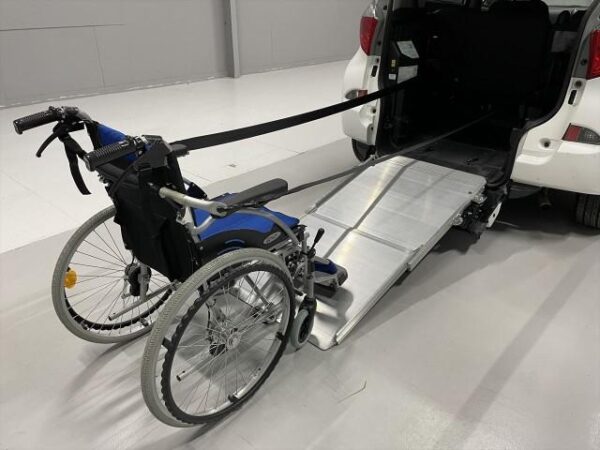 Ref:AUX-5736228 TOYOTA RACTIS 2011 - Image 7