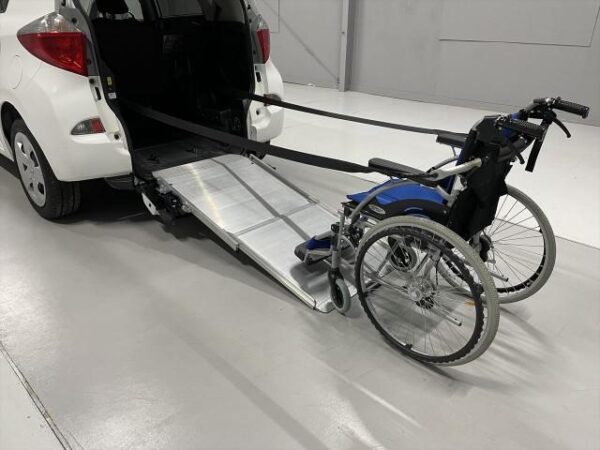 Ref:AUX-5736228 TOYOTA RACTIS 2011 - Image 8