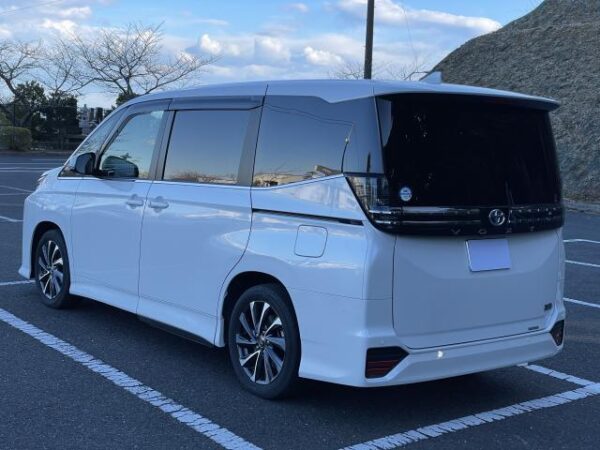 Ref:AUX-9974909 TOYOTA VOXY 2022 - Image 2